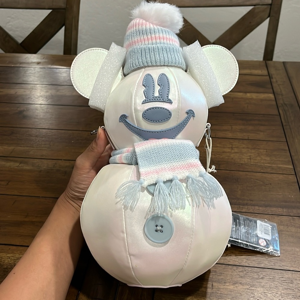 NWT Loungefly Stitch Shoppe Mickey Mouse Exclusive Winter Snowman Iridescent Bag